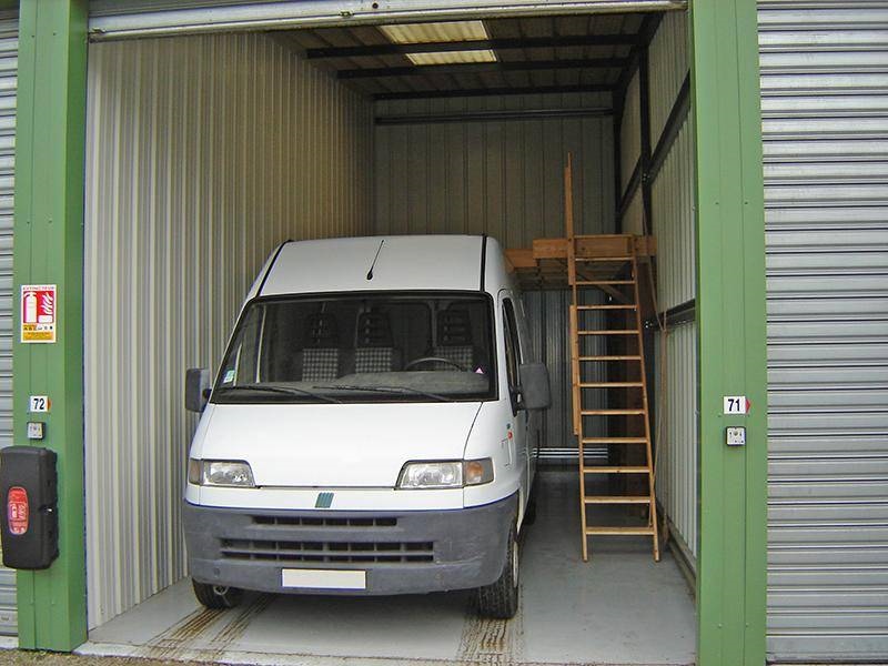 Grand Box avec fourgon et mezzanine du Boss du Stockage - SCI Luto