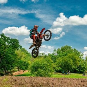 Moto de cross rangée chez le Boss du Stockage – SCI Luto Moto de cross rangée chez le Boss du Stockage - SCI Luto