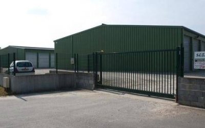 Portail fermé du Boss du Stockage - SCI Luto